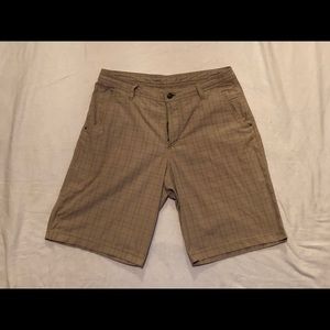 Lululemon mens shorts beige